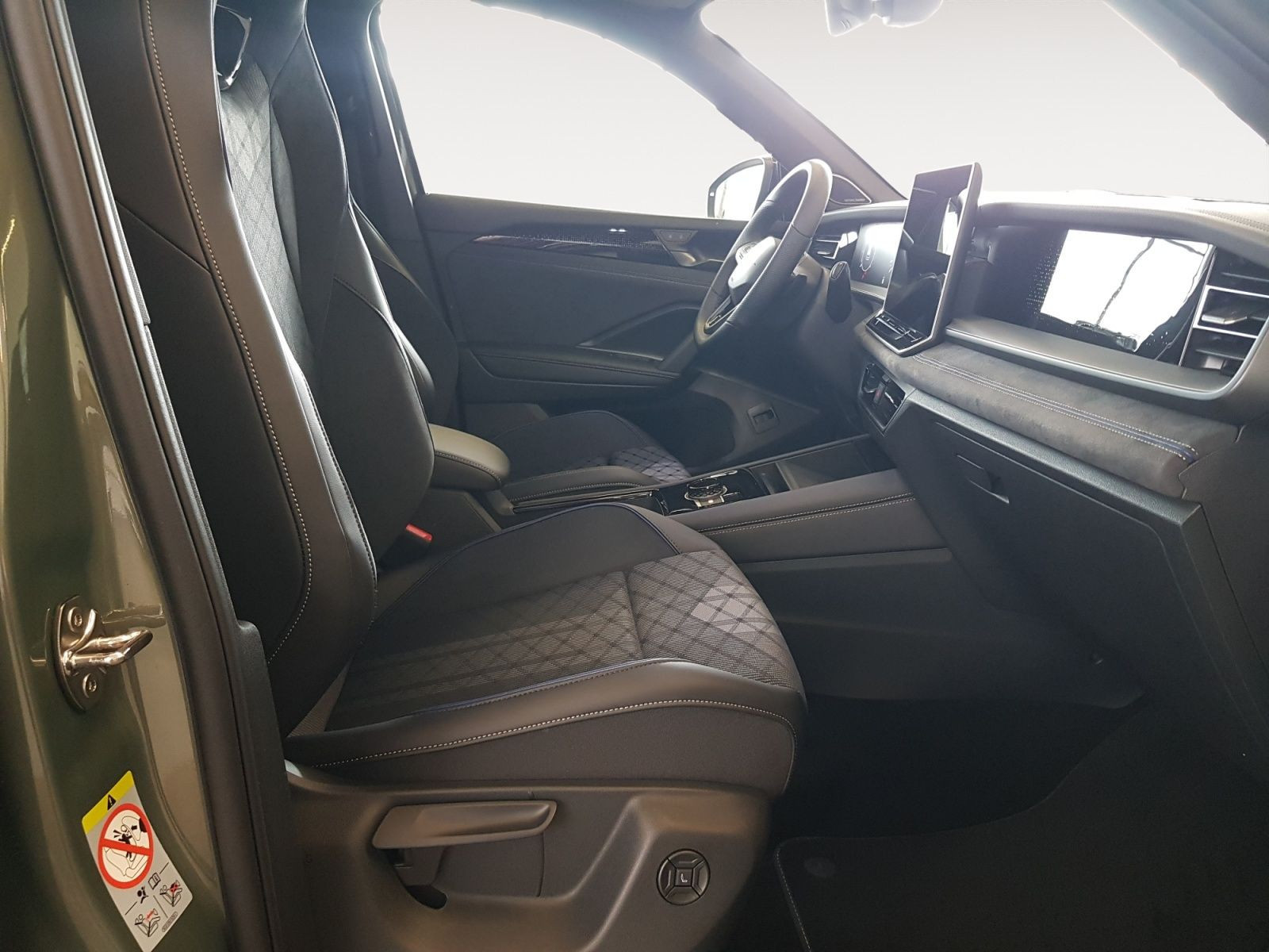 Volkswagen - Tayron_16