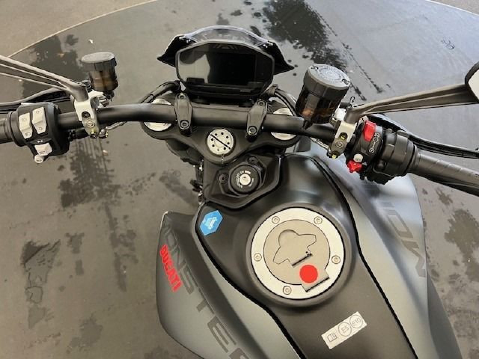 Ducati - Monster +_4