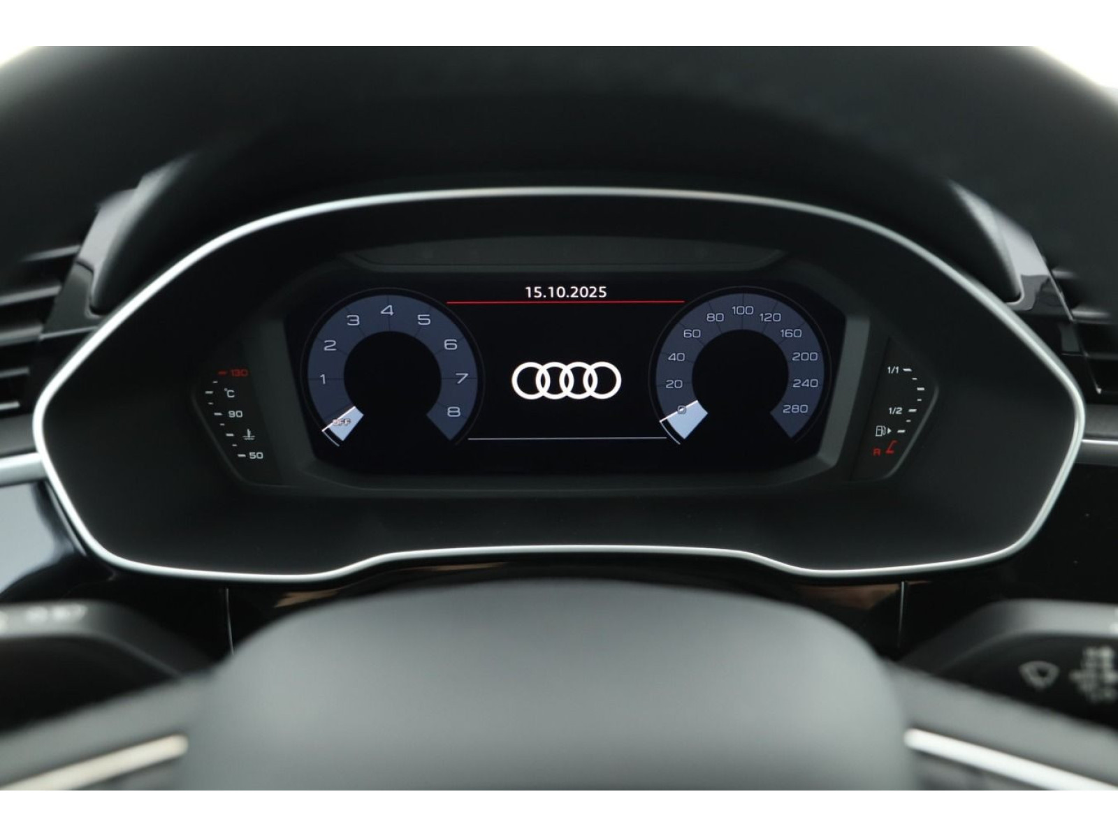 Audi - Q3_10