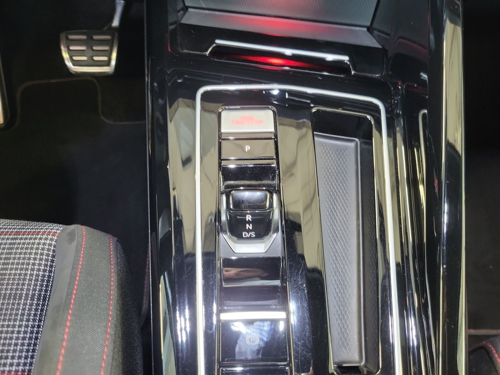 Volkswagen - Golf GTI_11