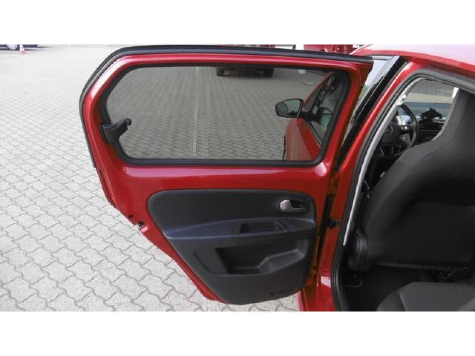 Volkswagen - e-up!_17