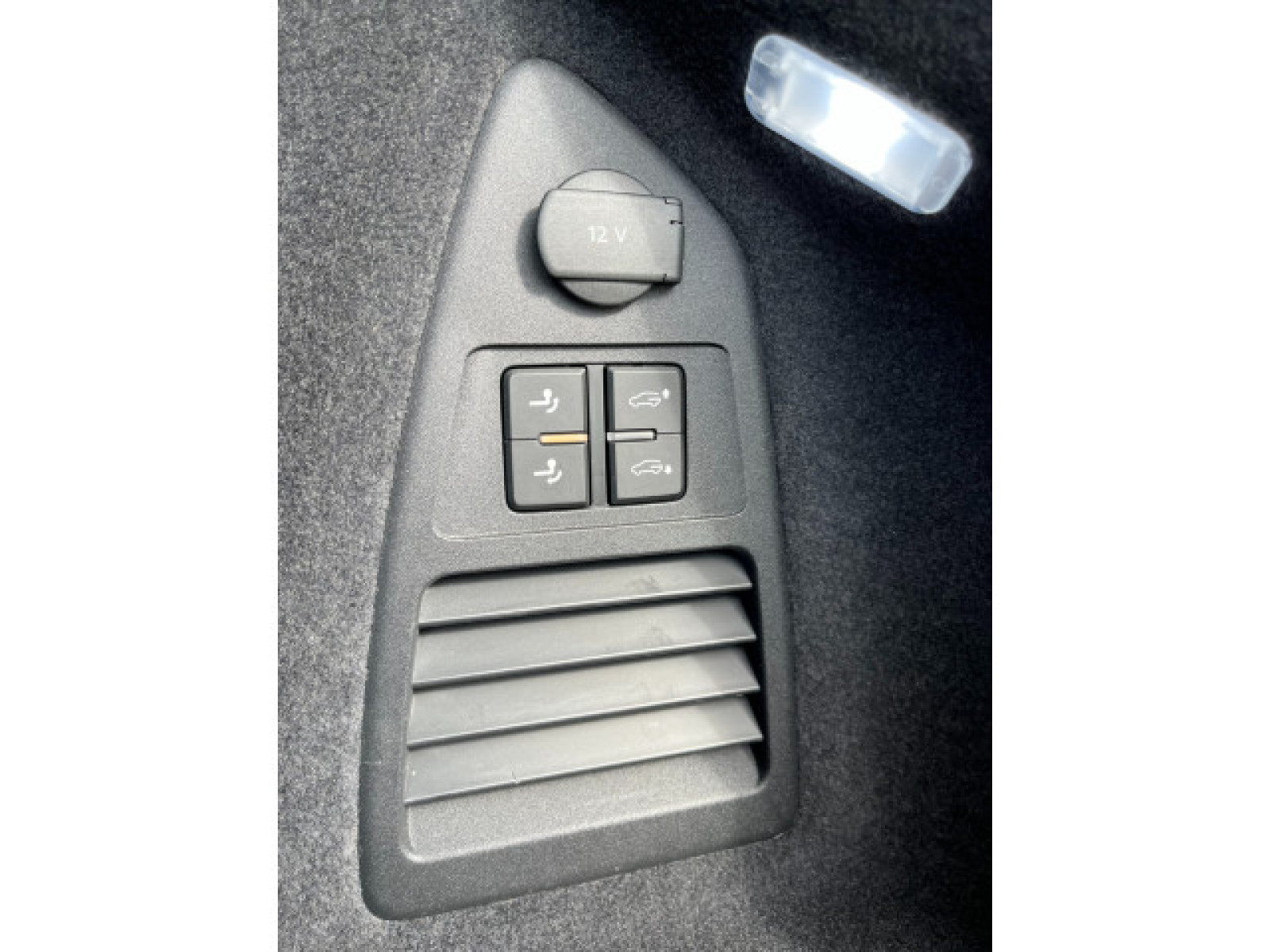 Volkswagen - Touareg_17