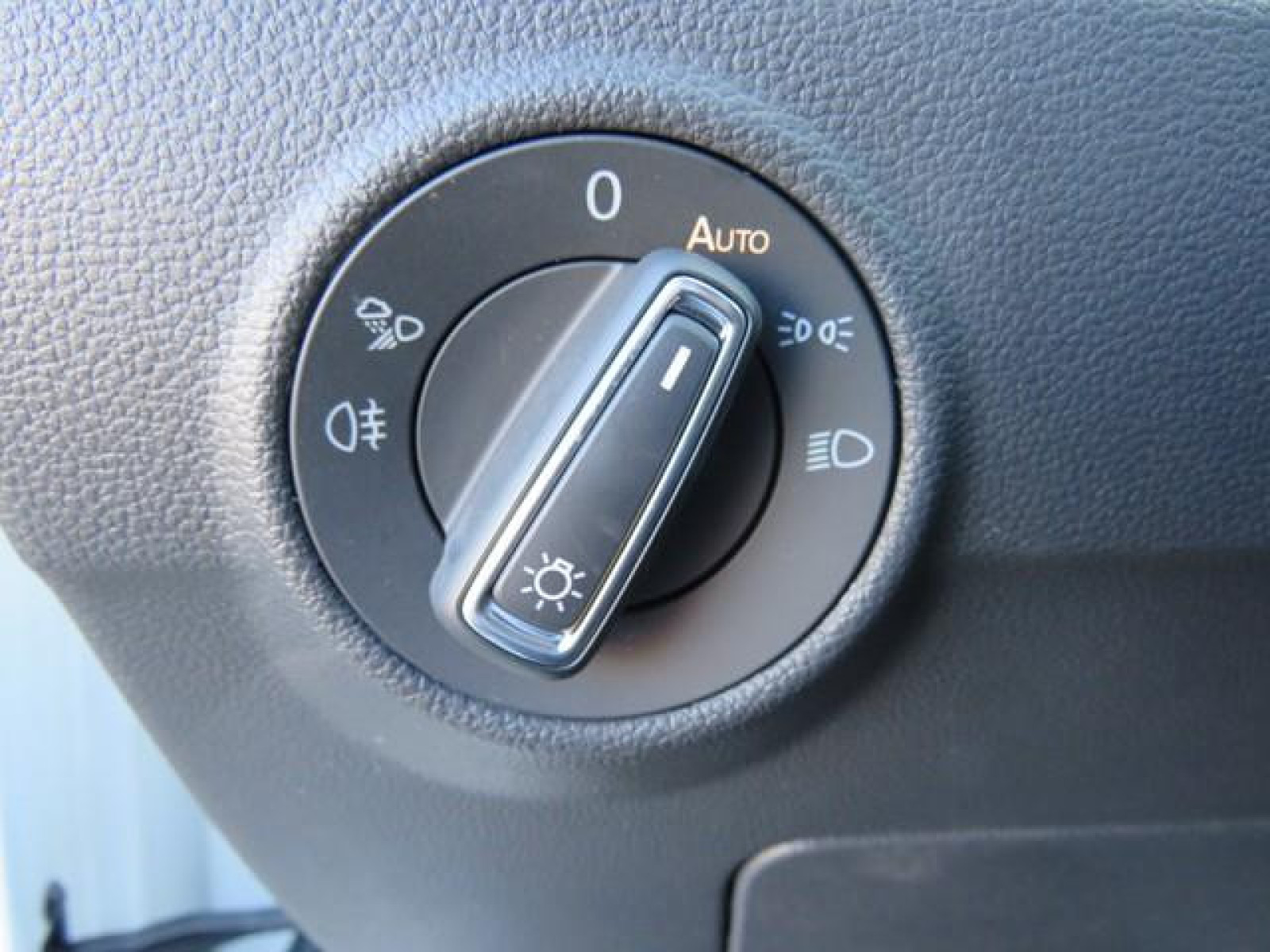 Volkswagen - T-Roc_18