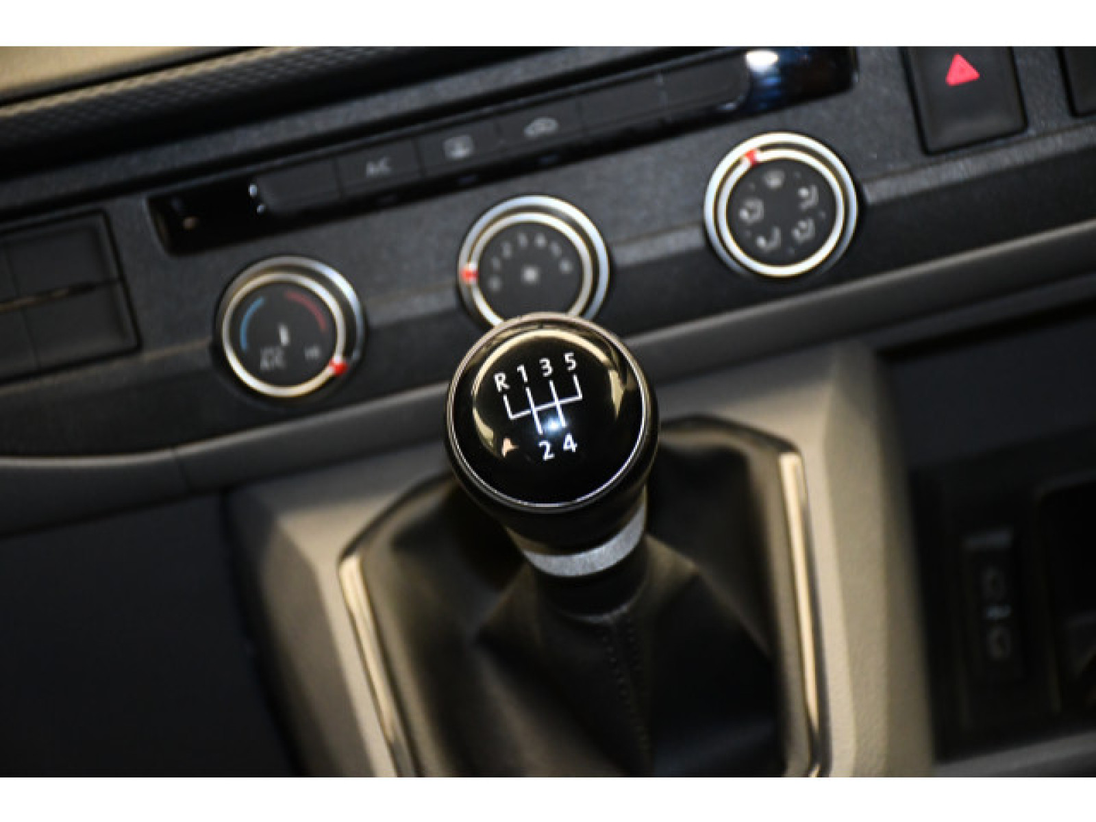 Volkswagen - T6.1 Transporter_6