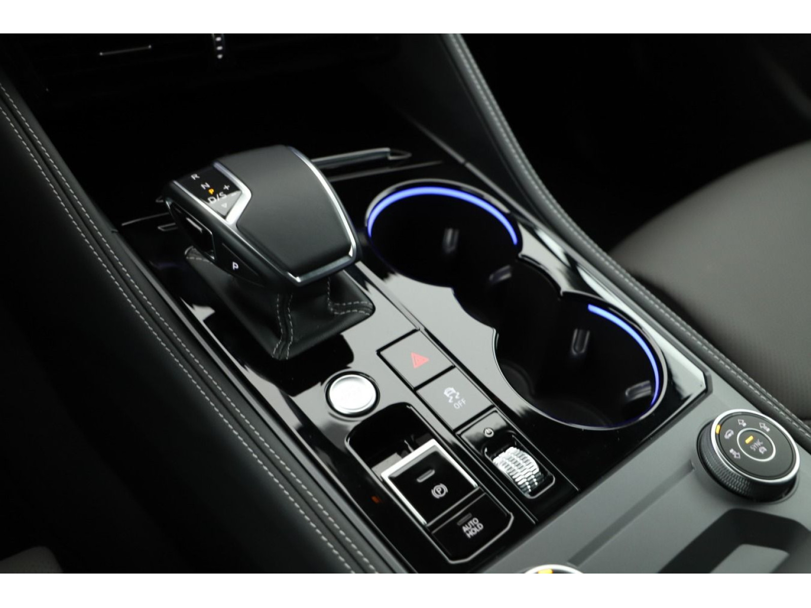 Volkswagen - Touareg_13