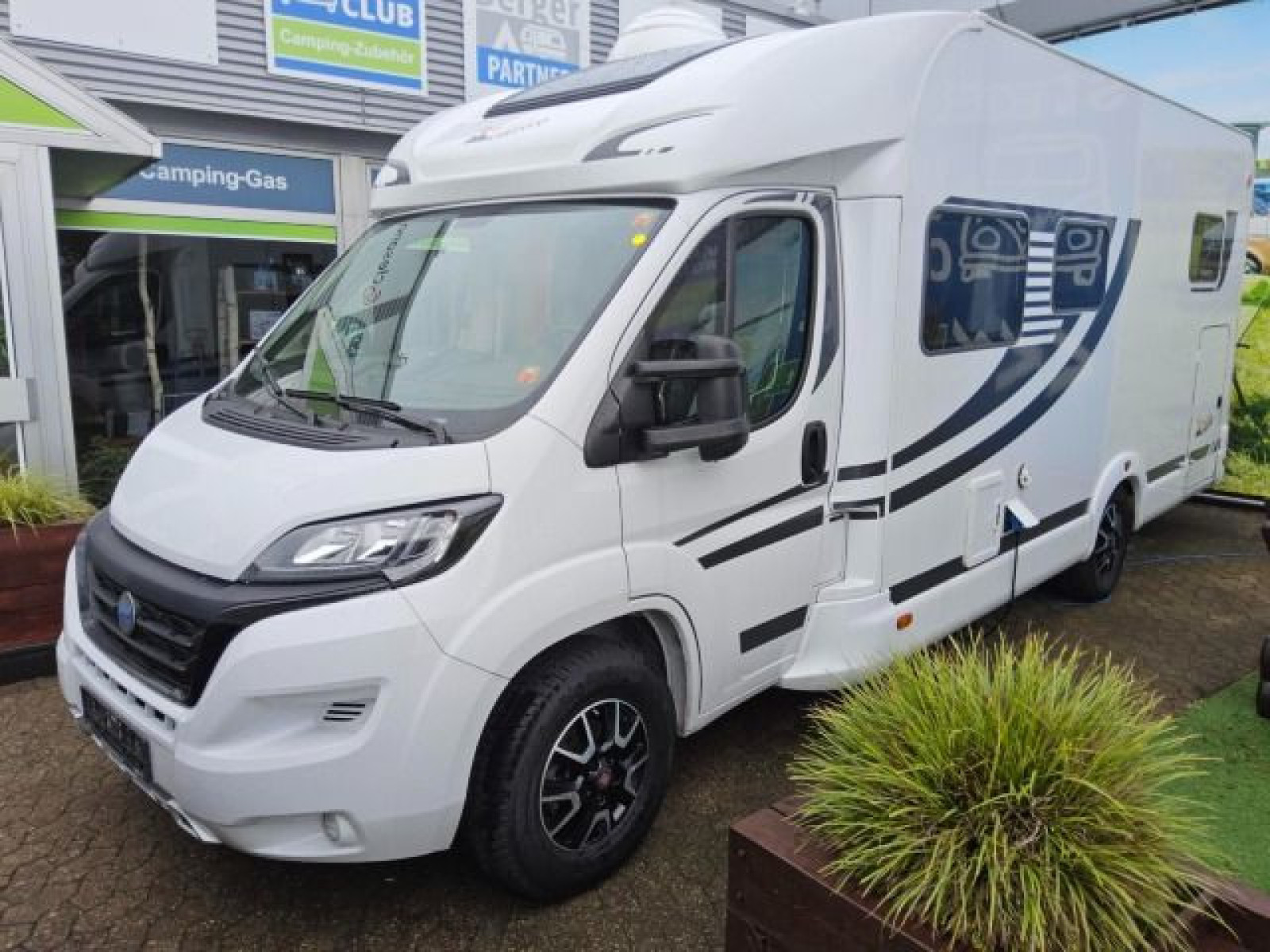 diagonal-frontansicht-aussen