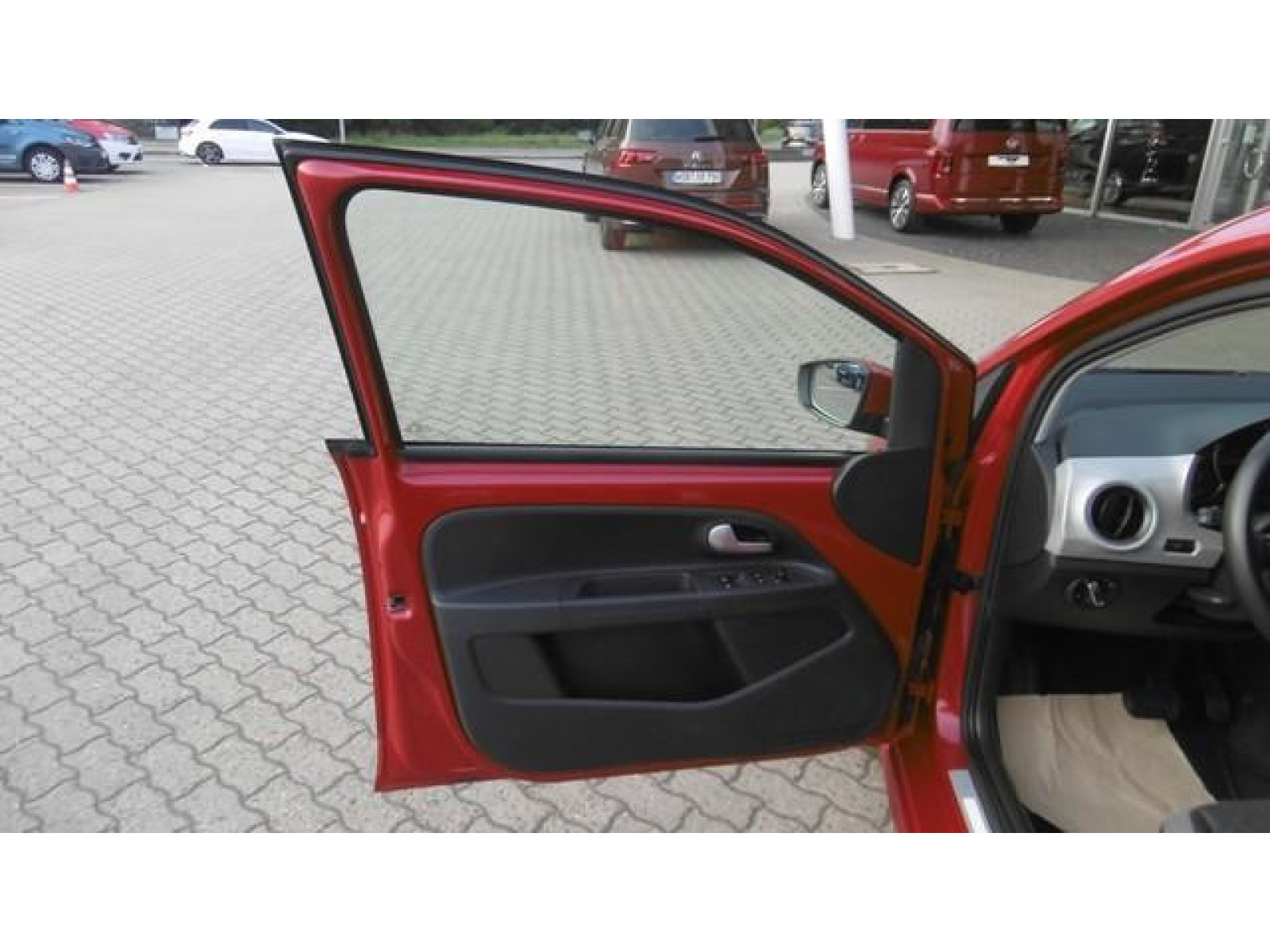 Volkswagen - e-up!_12